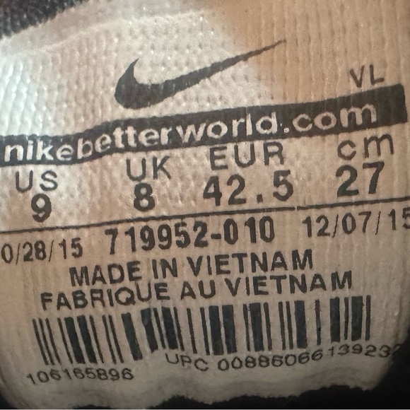 Nike cleats. Size 9. Great condition! Smoke free home. - Picture 3 of 6